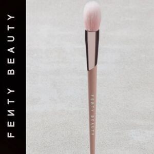 Fenty Beauty 135 Precision Highlighting Makeup Brush
